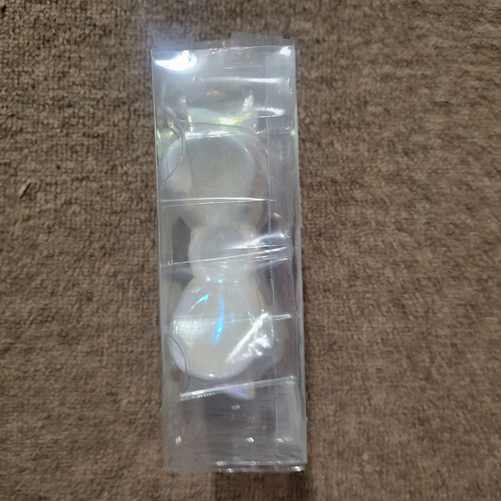Iridescent White Bow Candle Holders - Picture 3 of 3